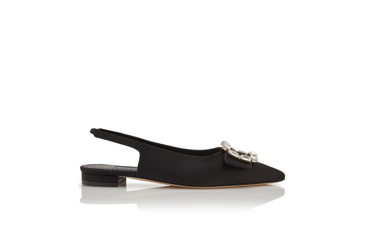 Pumps piane con fibbia in cristallo in raso nero