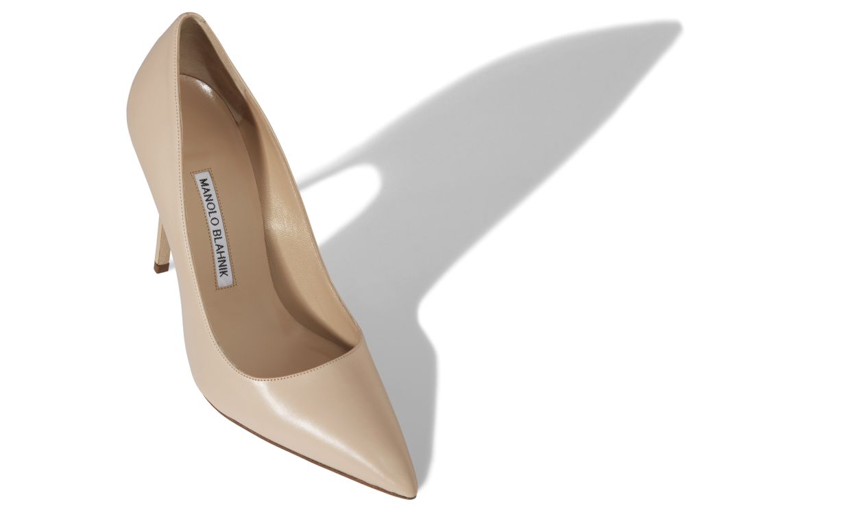 Pumps in pelle di vitello taupe con punta affilata