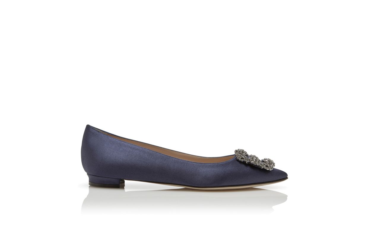 Pumps piane con fibbia in cristallo in raso blu navy