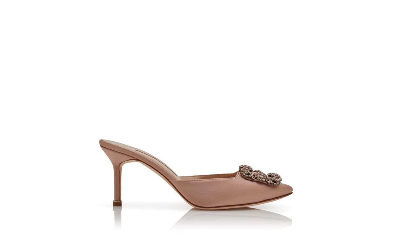 Mules con fibbia in cristallo in raso beige