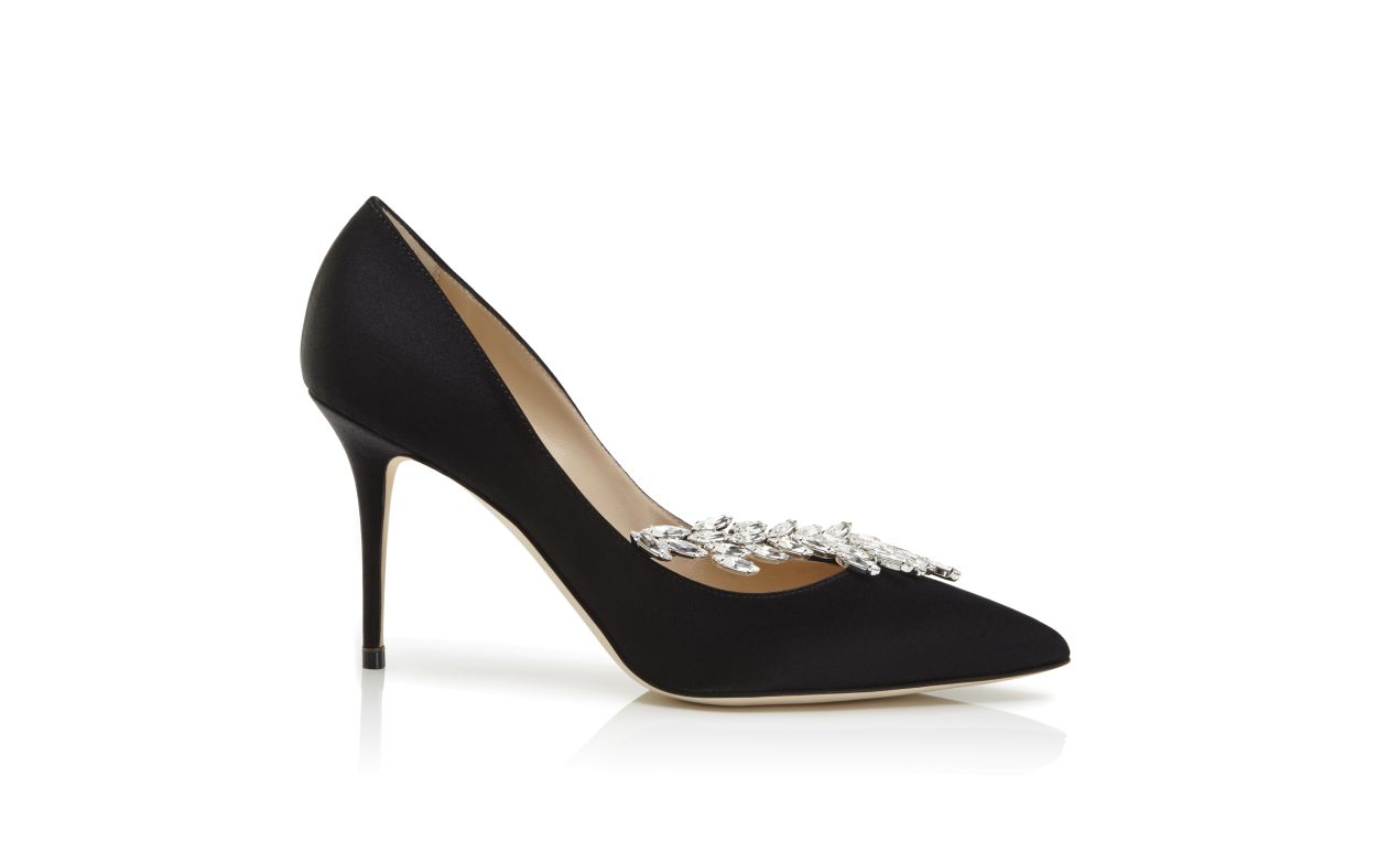 Pumps con fibbia in cristallo in satin nero