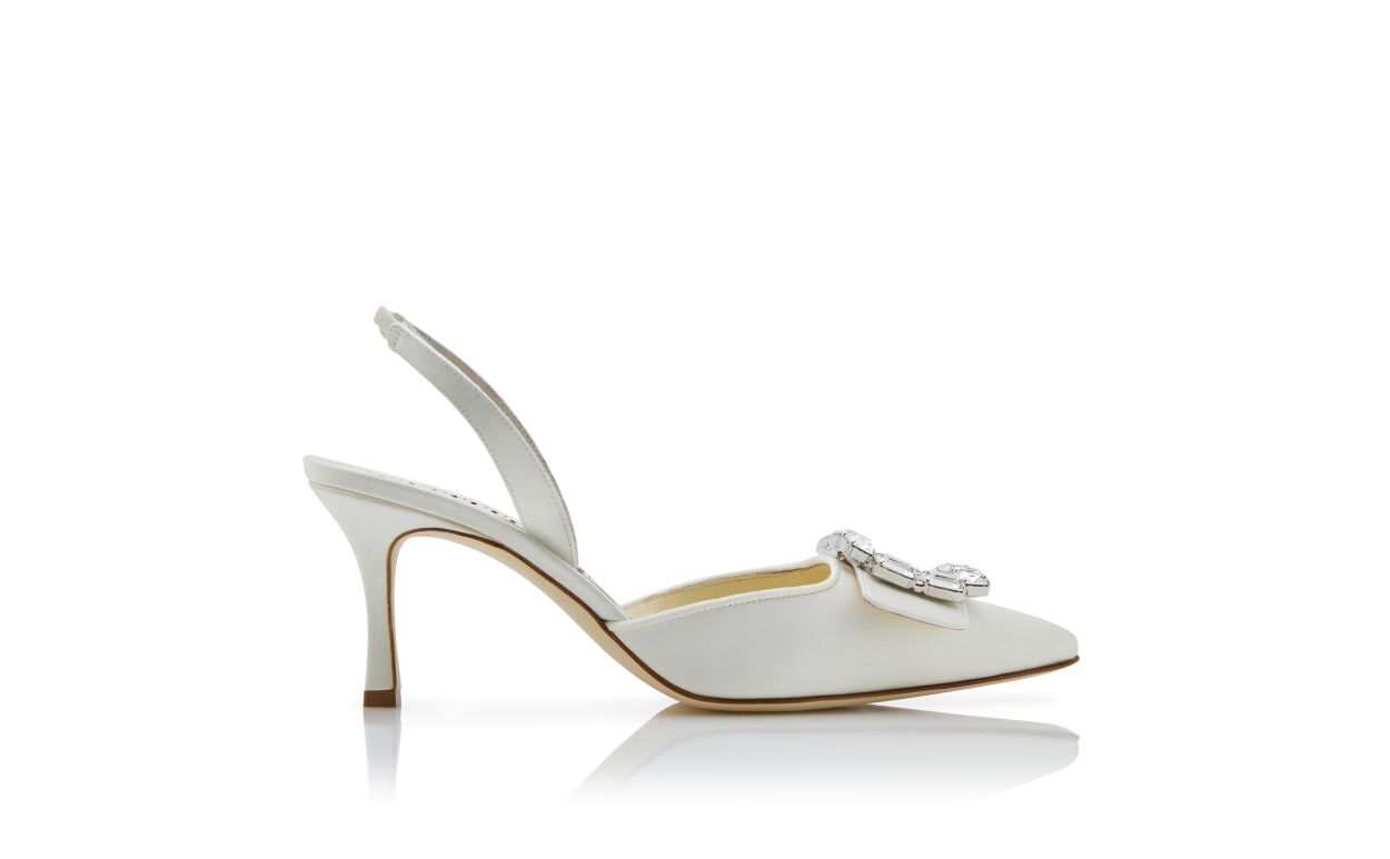 Pumps a spillo in raso crema con fibbia di cristallo