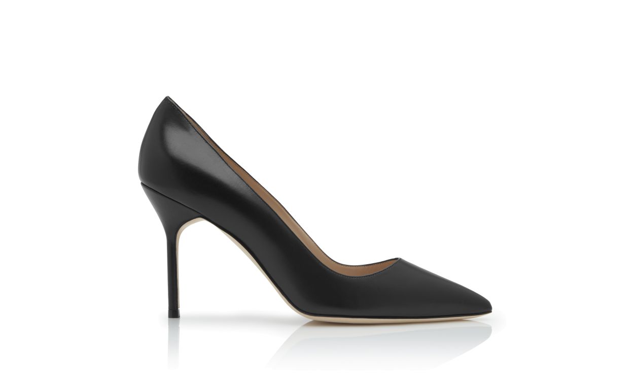 Pumps in pelle di vitello nera con punta affilata