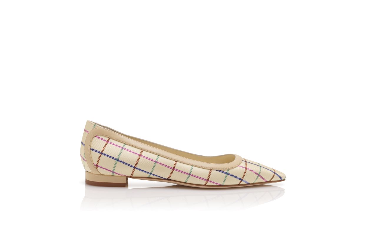 Pumps piane in seta crema con motivo a scacchi