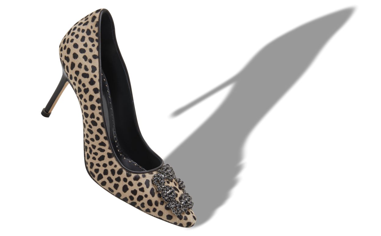 Pumps con tacco a spillo in pelle di vitello con stampa animale e fibbia decorativa