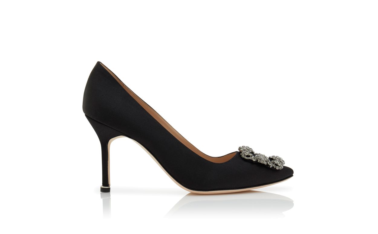 Pumps con fibbia in cristallo in raso nero