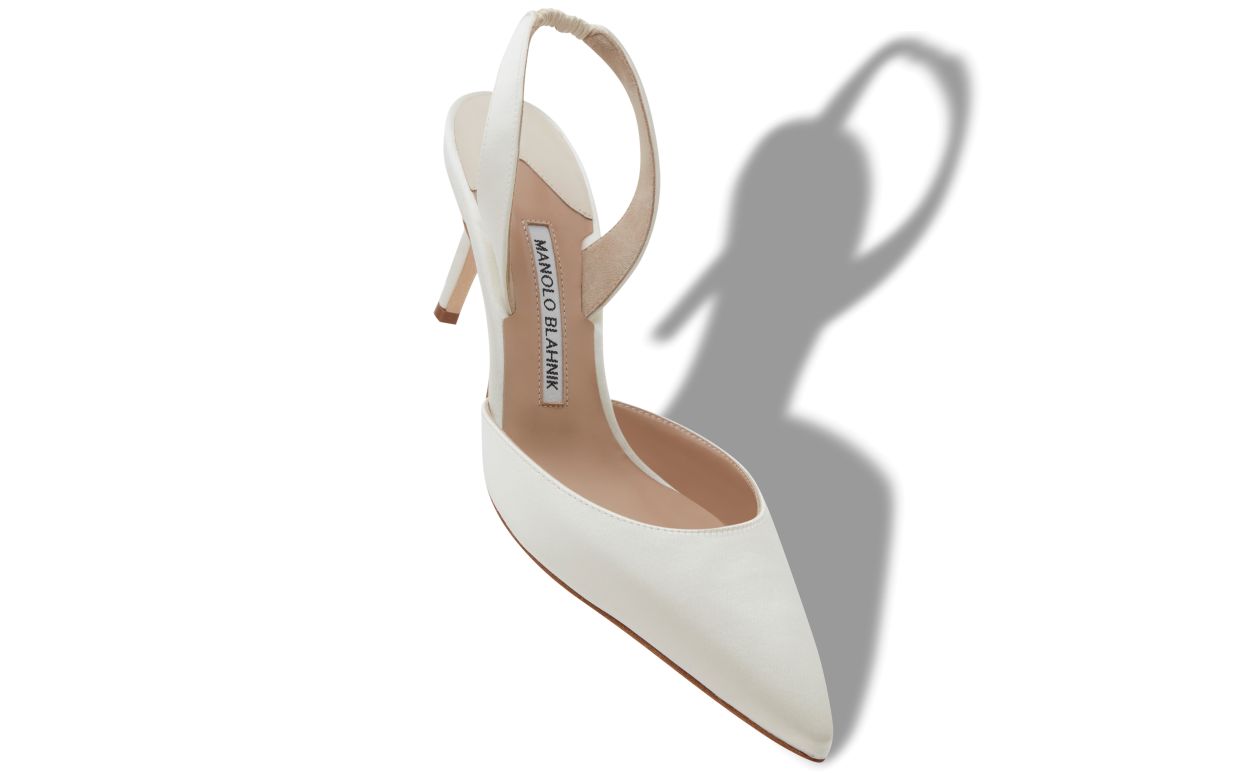 Scarpine in satin crema chiaro con tacco medio a spillo