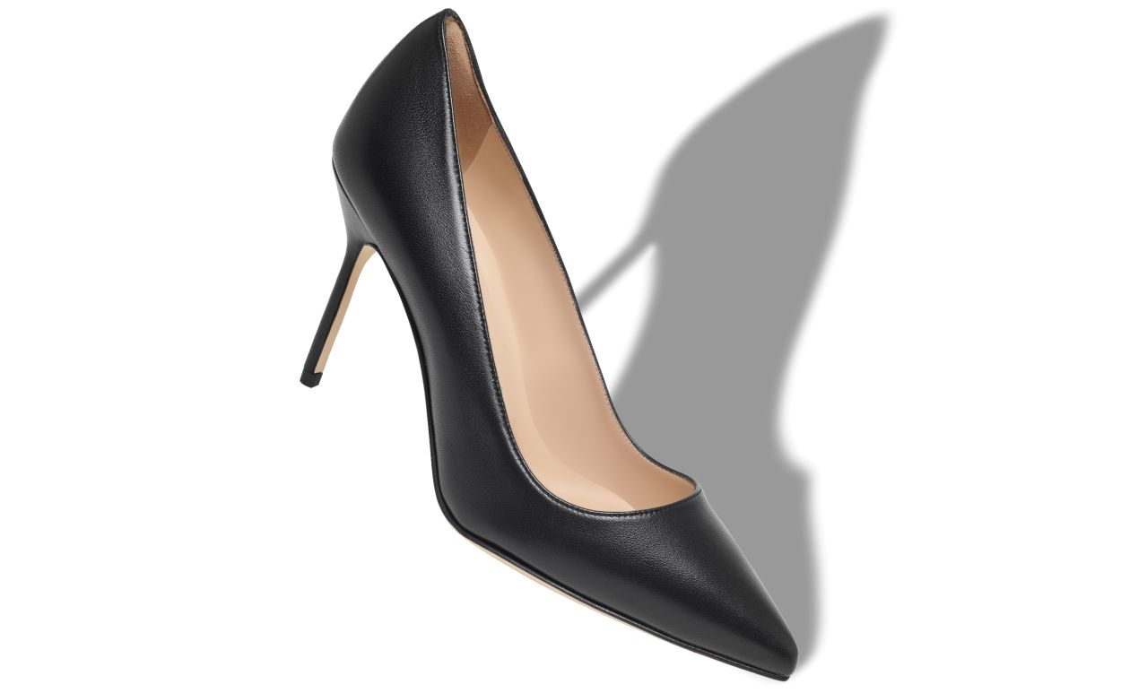 Pumps in pelle di nabucco nera con punta stile tacco a spillo