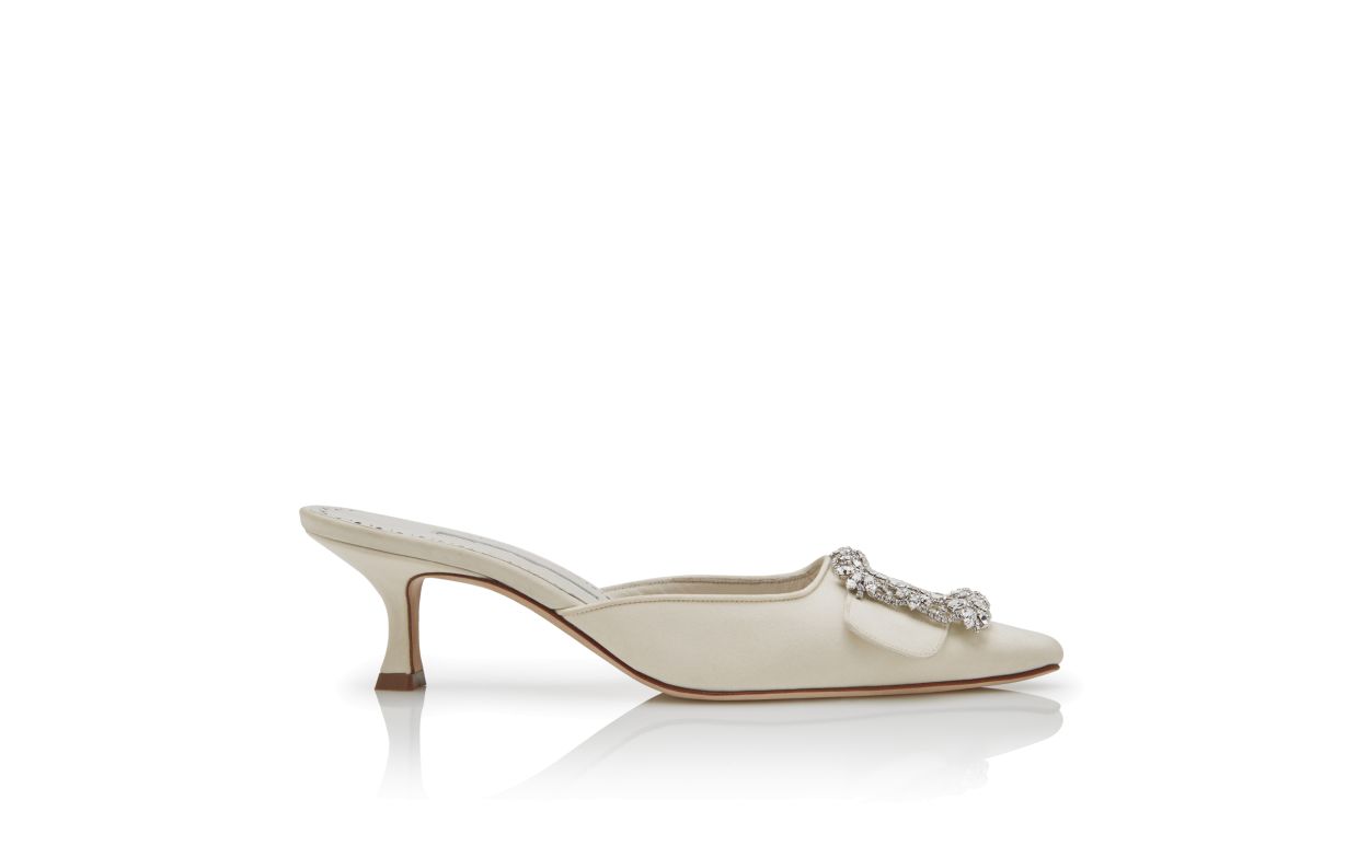 Mules con fibbia di gioielli in crepe de chine avorio