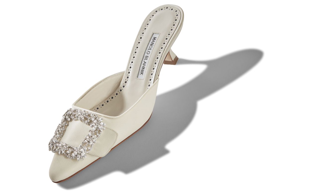 Mules con fibbia di gioielli in crepe de chine avorio