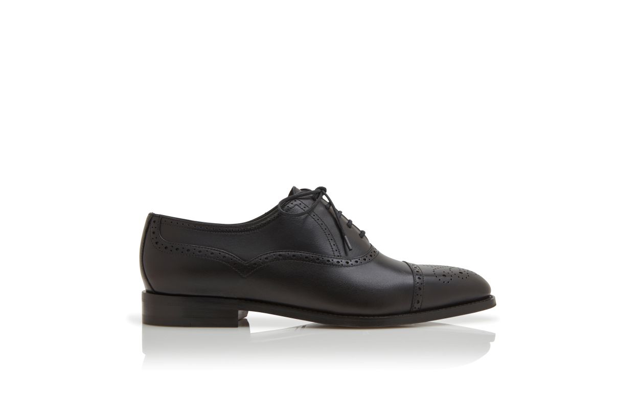Oxford in pelle di vitello nera con punta a cappuccio