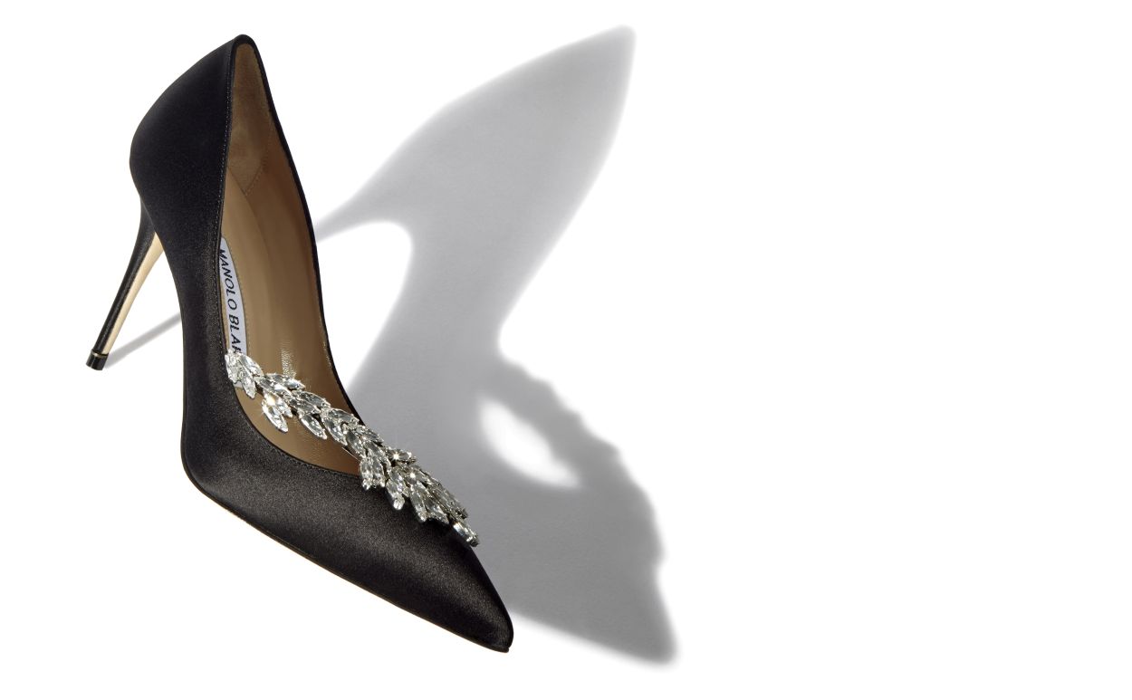 Pumps con fibbia in cristallo in satin nero