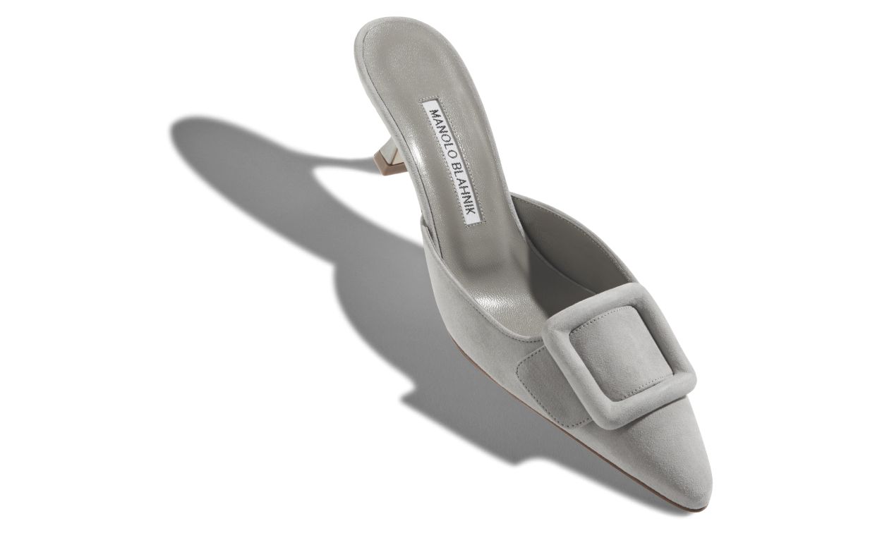 Mocassini con tacco kitten in suede grigio chiaro