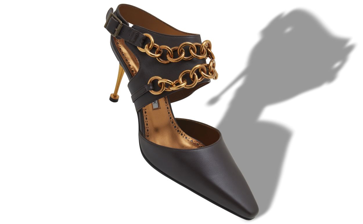 Pumps in pelle di vitello marrone scuro con cinturino alla caviglia