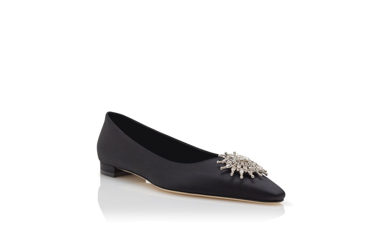 Pumps piane in raso nero con applicazioni di cristalli