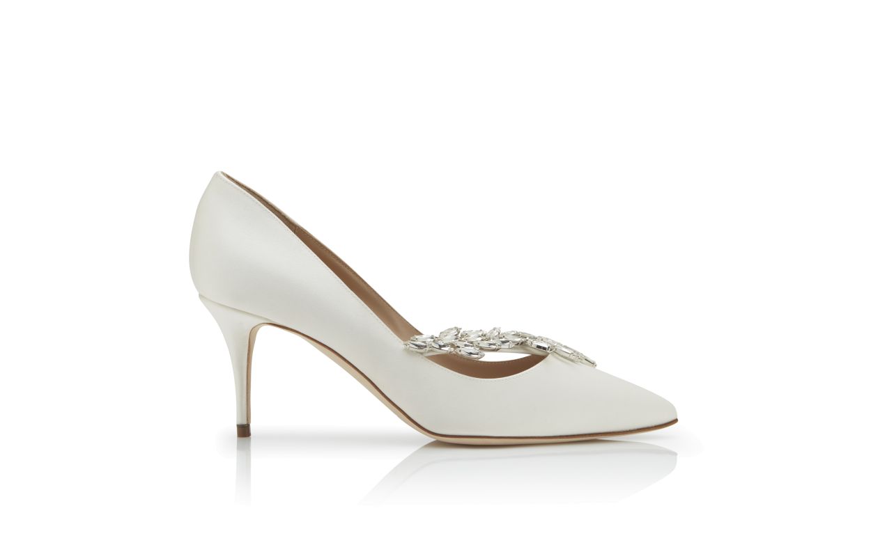 Pumps con fibbia in cristallo in raso bianco