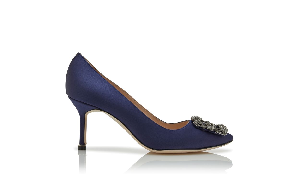 Pumps con fibbia in vetro di giada in satin blu notte