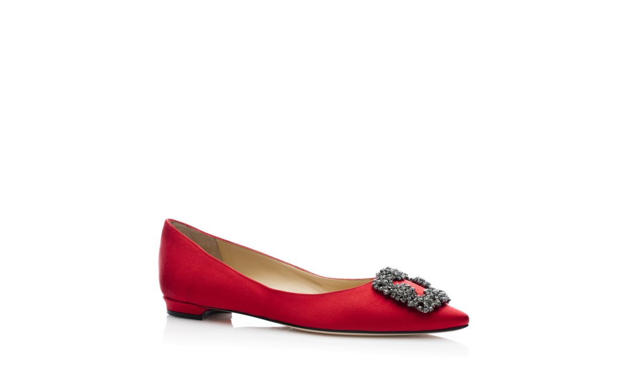 Pumps piatte in raso rosso con fibbia gioiello