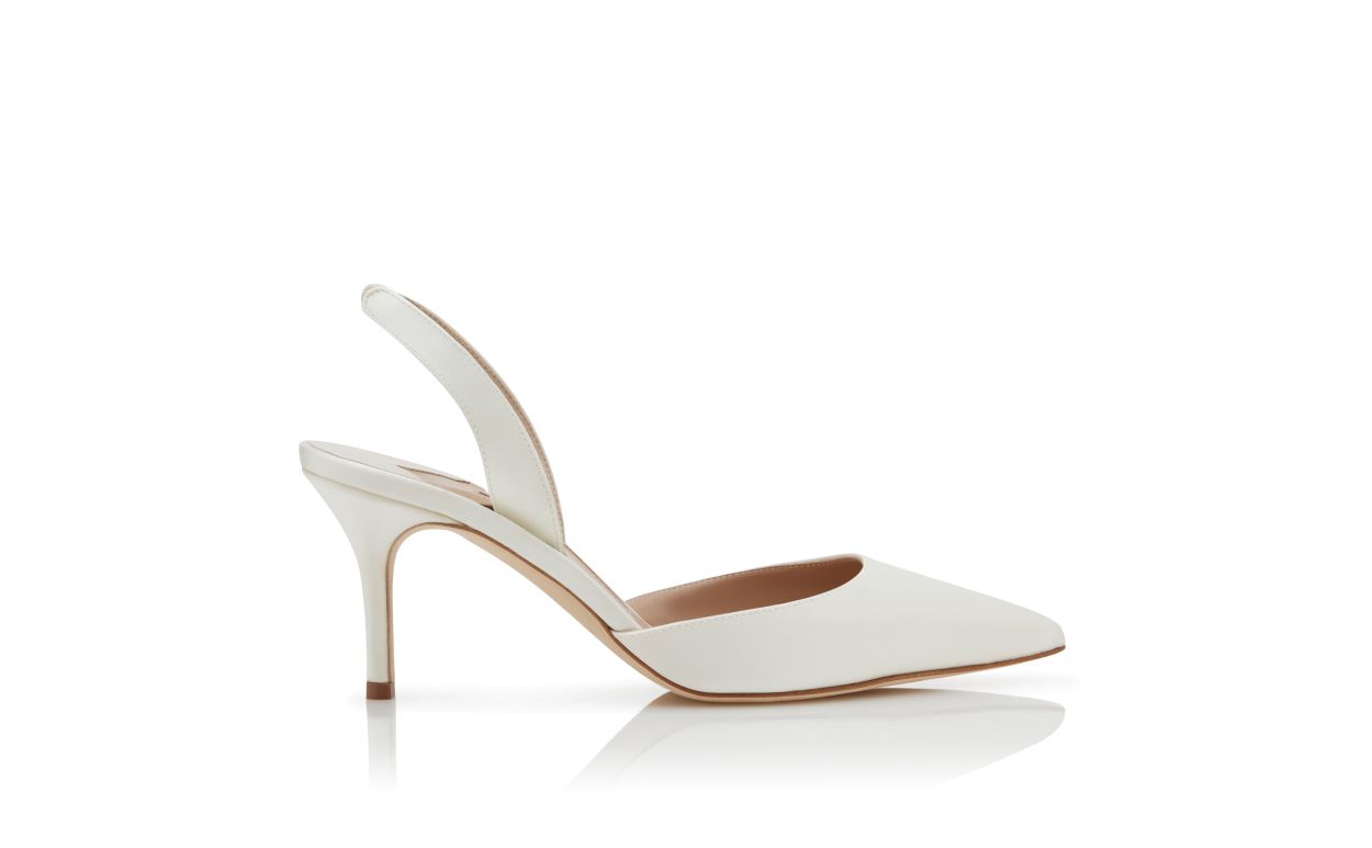 Scarpine in satin crema chiaro con tacco medio a spillo