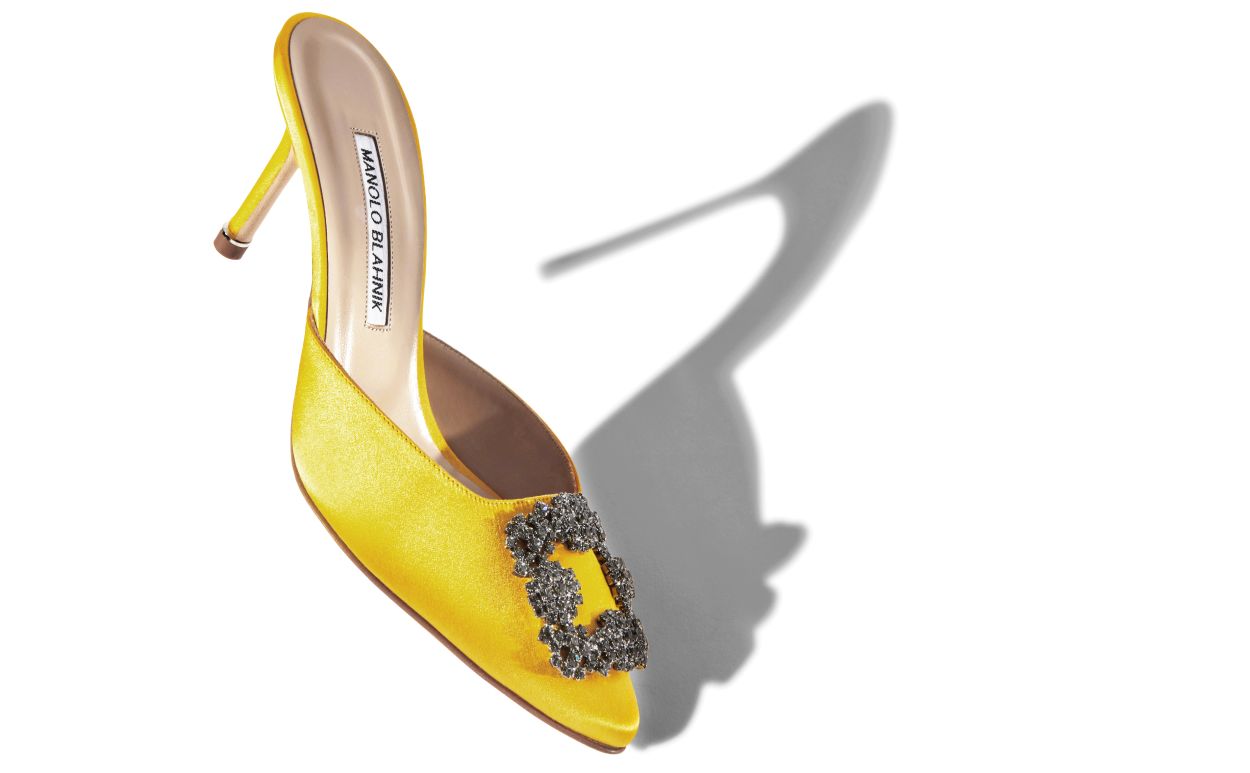 Mules con fibbia in seta gialla